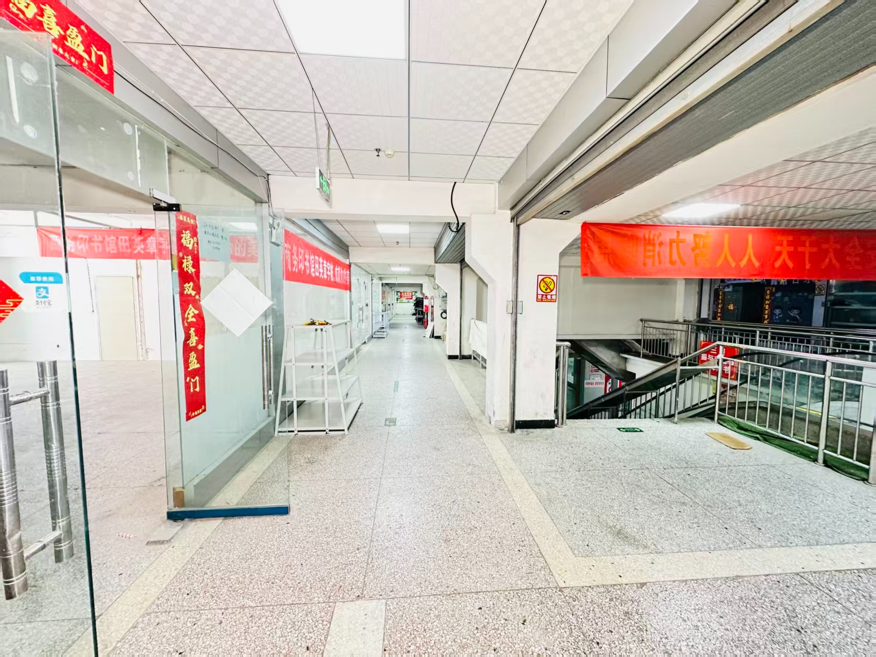 东宇大厦引入人工智能技术应用场景，推动AI与商业、零售、电商、企业服务等领域融合发展。