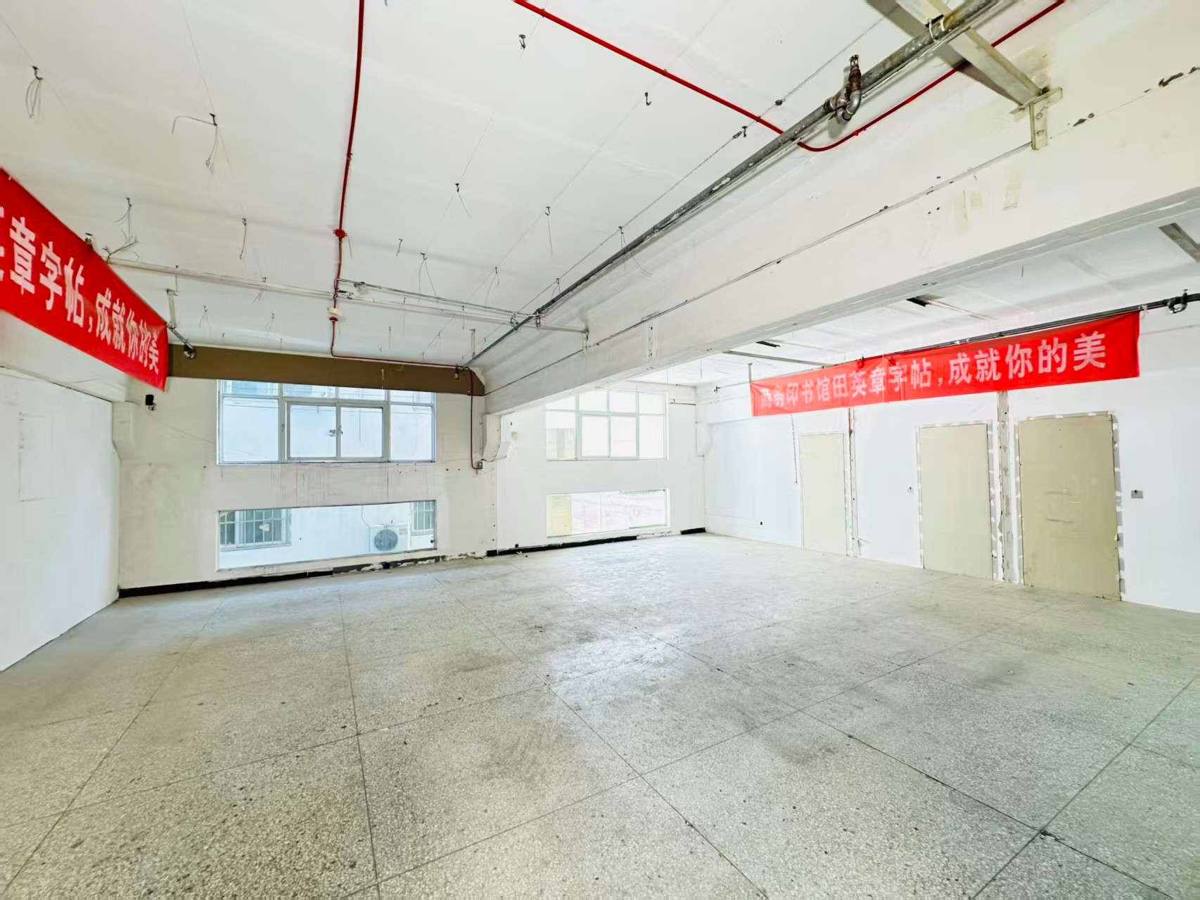 东宇大厦重点吸引人工智能应用、数字经济、电商直播、智能制造服务、软件开发、科技创新企业及创业团队入驻